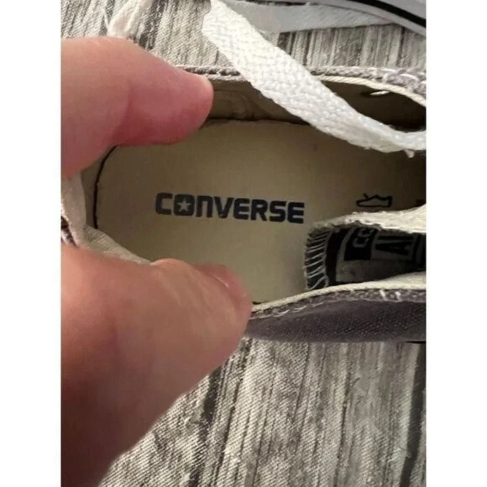 Girls converse tennis shoes size 2‎ gray